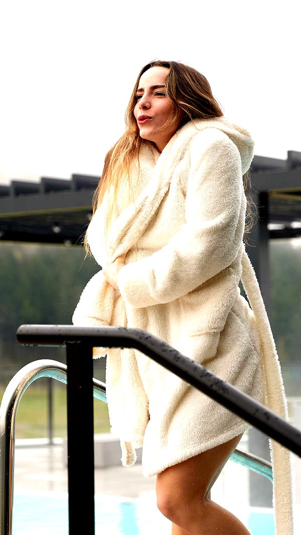 meelahrobbins image ~ Altpins