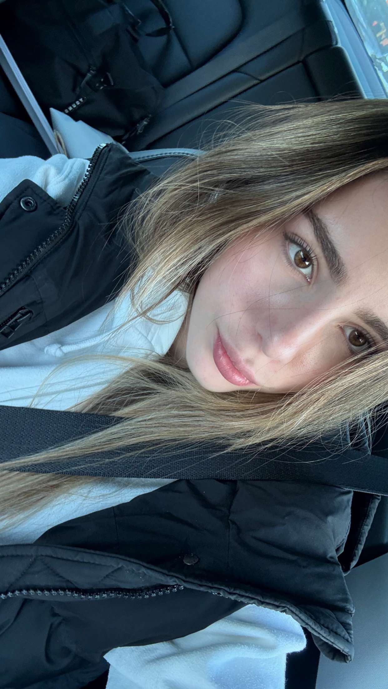 meelahrobbins snapchat image archive image