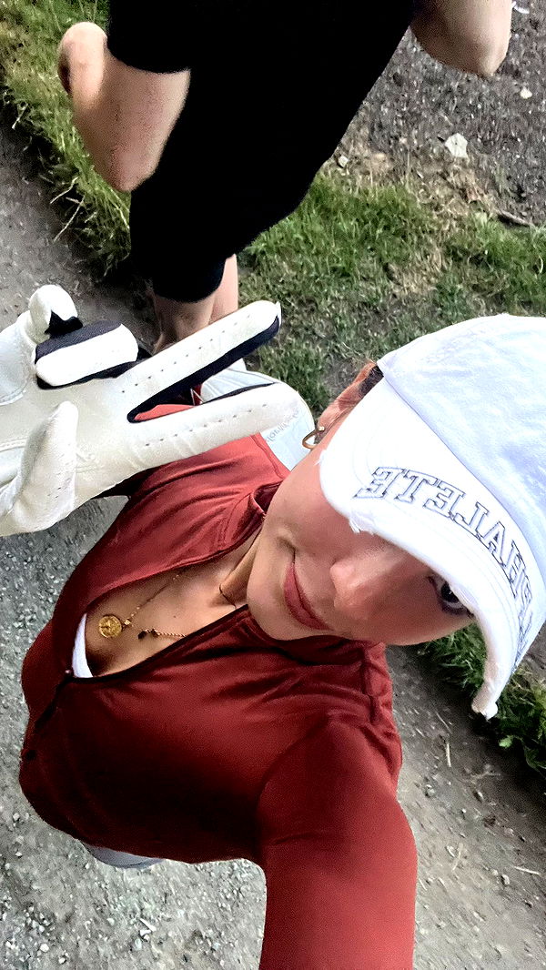 meelahrobbins image ~ Altpins