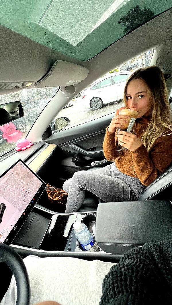 meelahrobbins image ~ Altpins