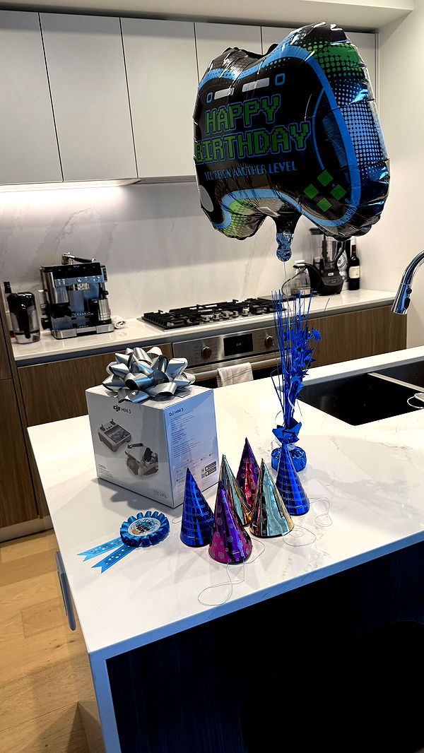 meelahrobbins image ~ Altpins