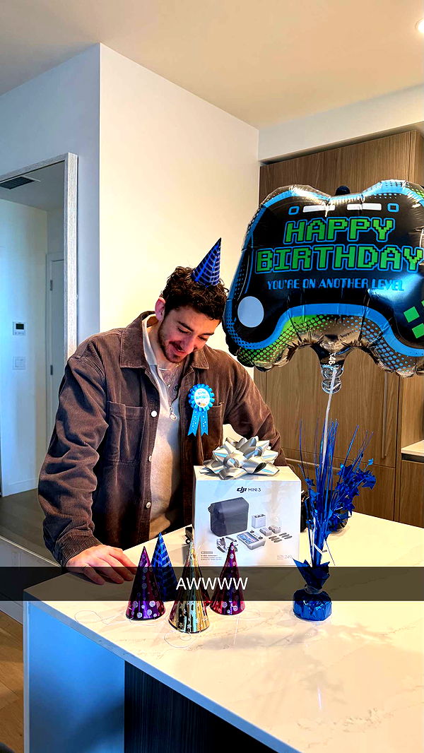 meelahrobbins image ~ Altpins