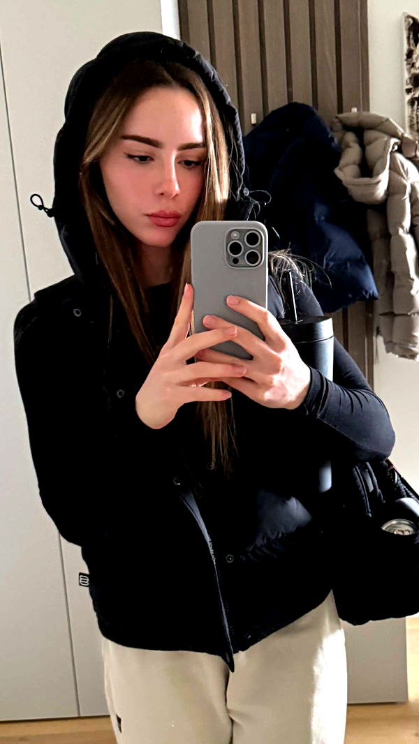 meelahrobbins image ~ Altpins