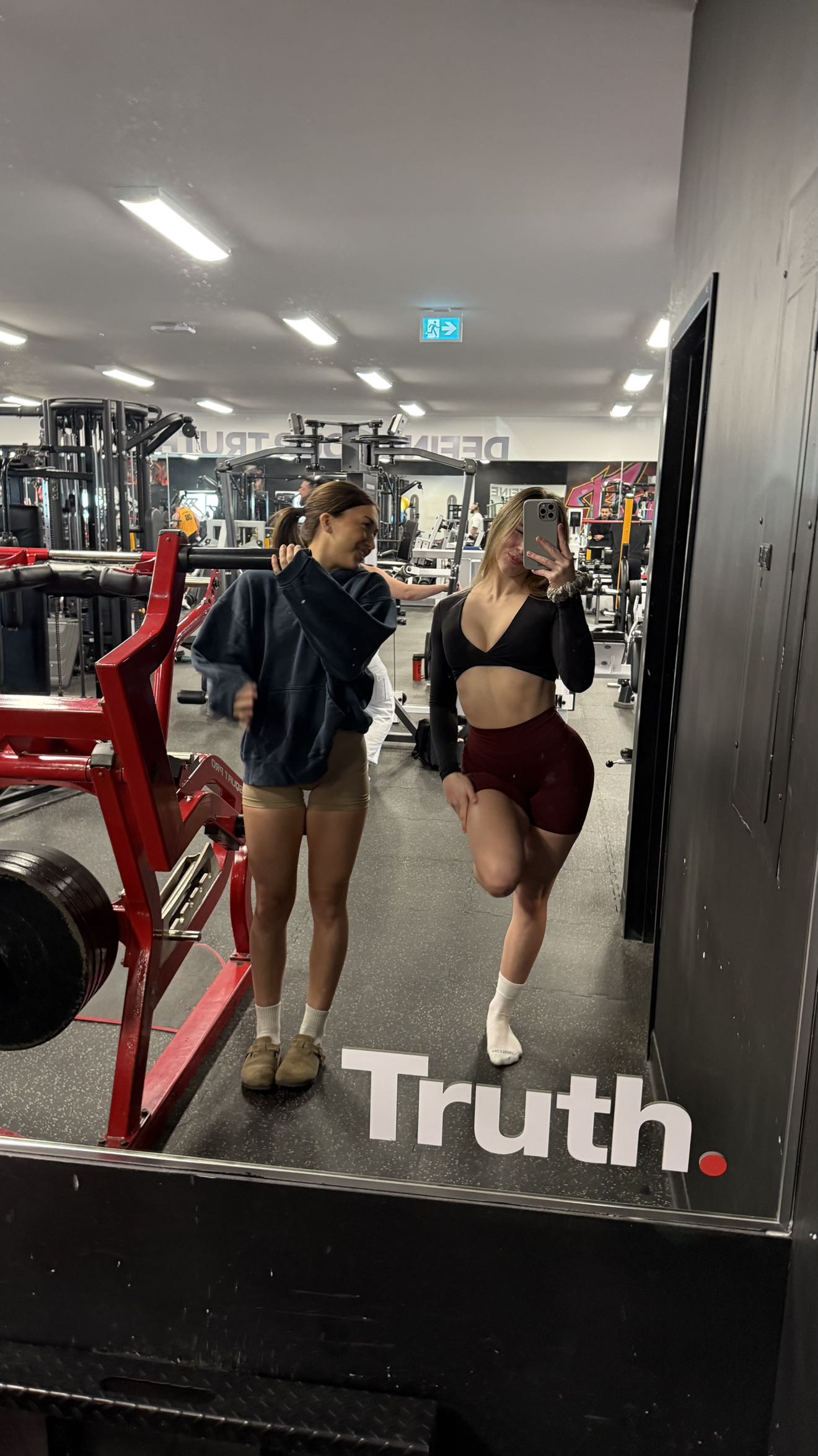 meelahrobbins snapchat image archive image