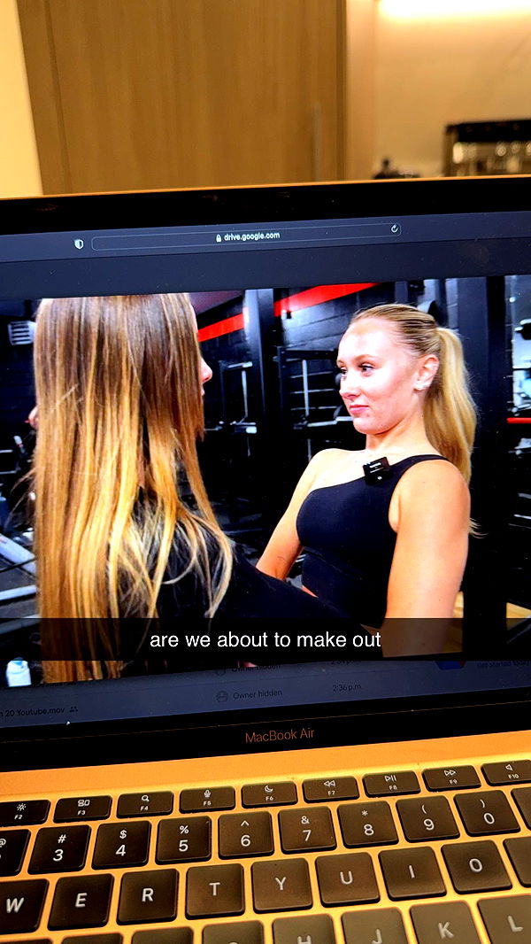 meelahrobbins image ~ Altpins