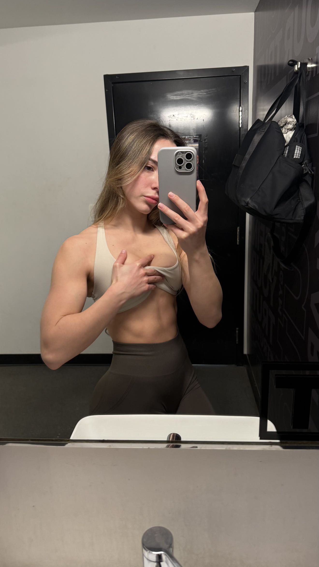 meelahrobbins snapchat image archive image