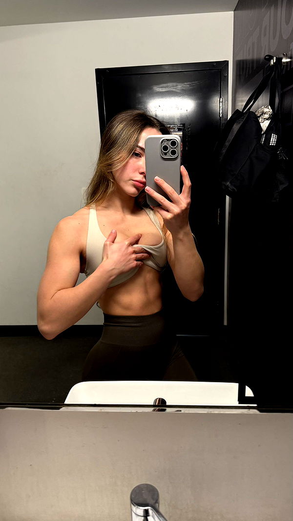 meelahrobbins image ~ Altpins