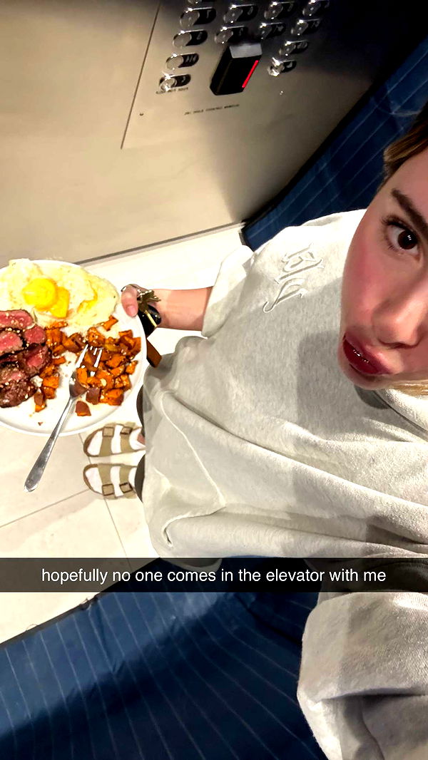 meelahrobbins image ~ Altpins