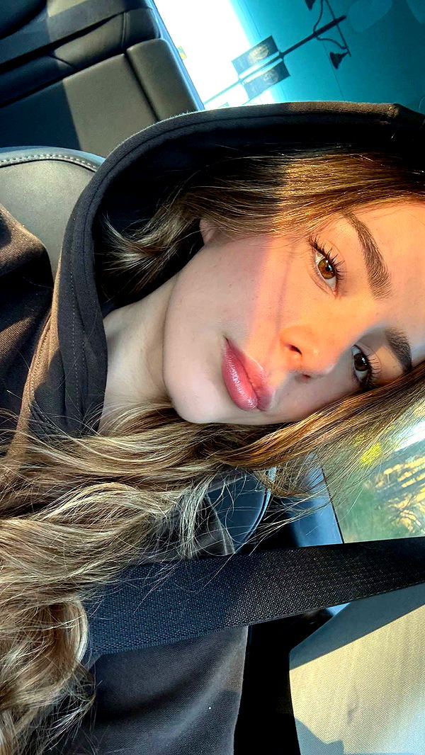 meelahrobbins image ~ Altpins