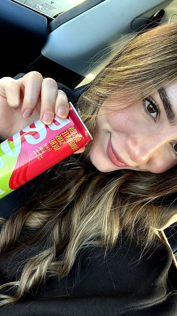 meelahrobbins image ~ Altpins