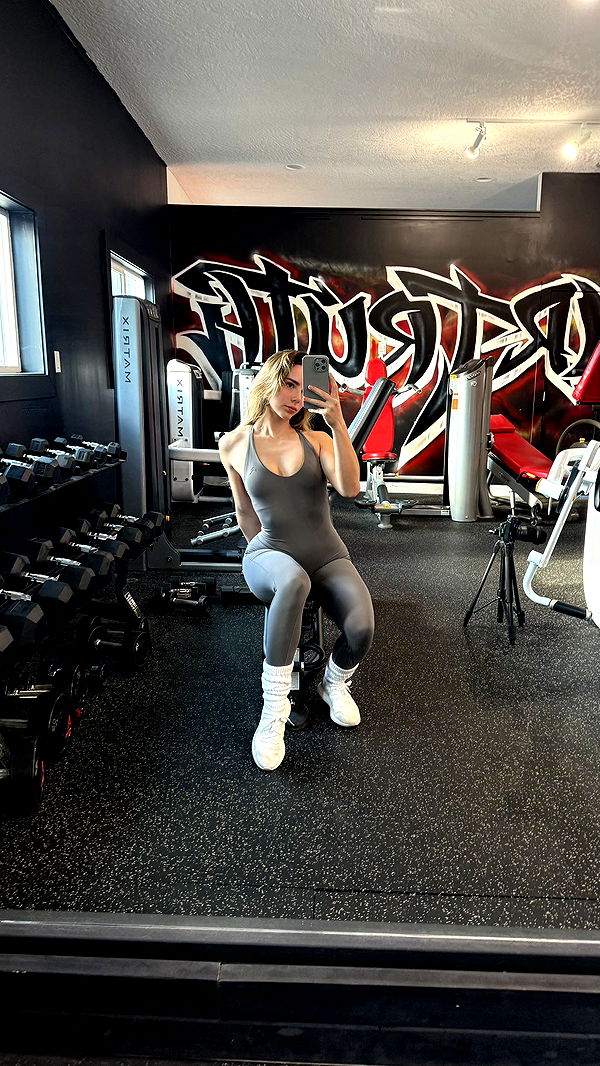 meelahrobbins image ~ Altpins