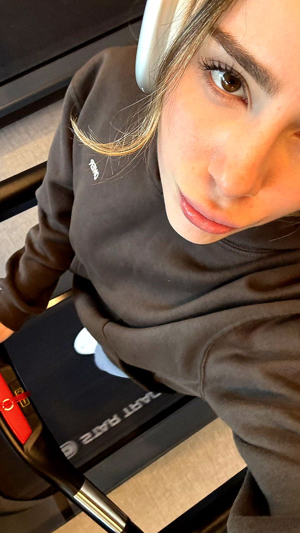 meelahrobbins image ~ Altpins