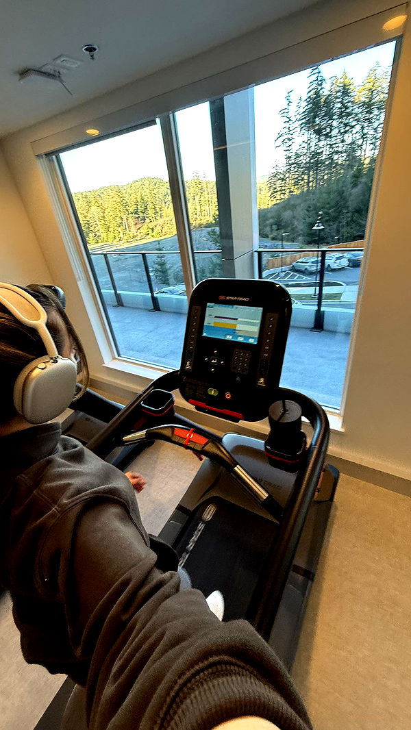 meelahrobbins image ~ Altpins