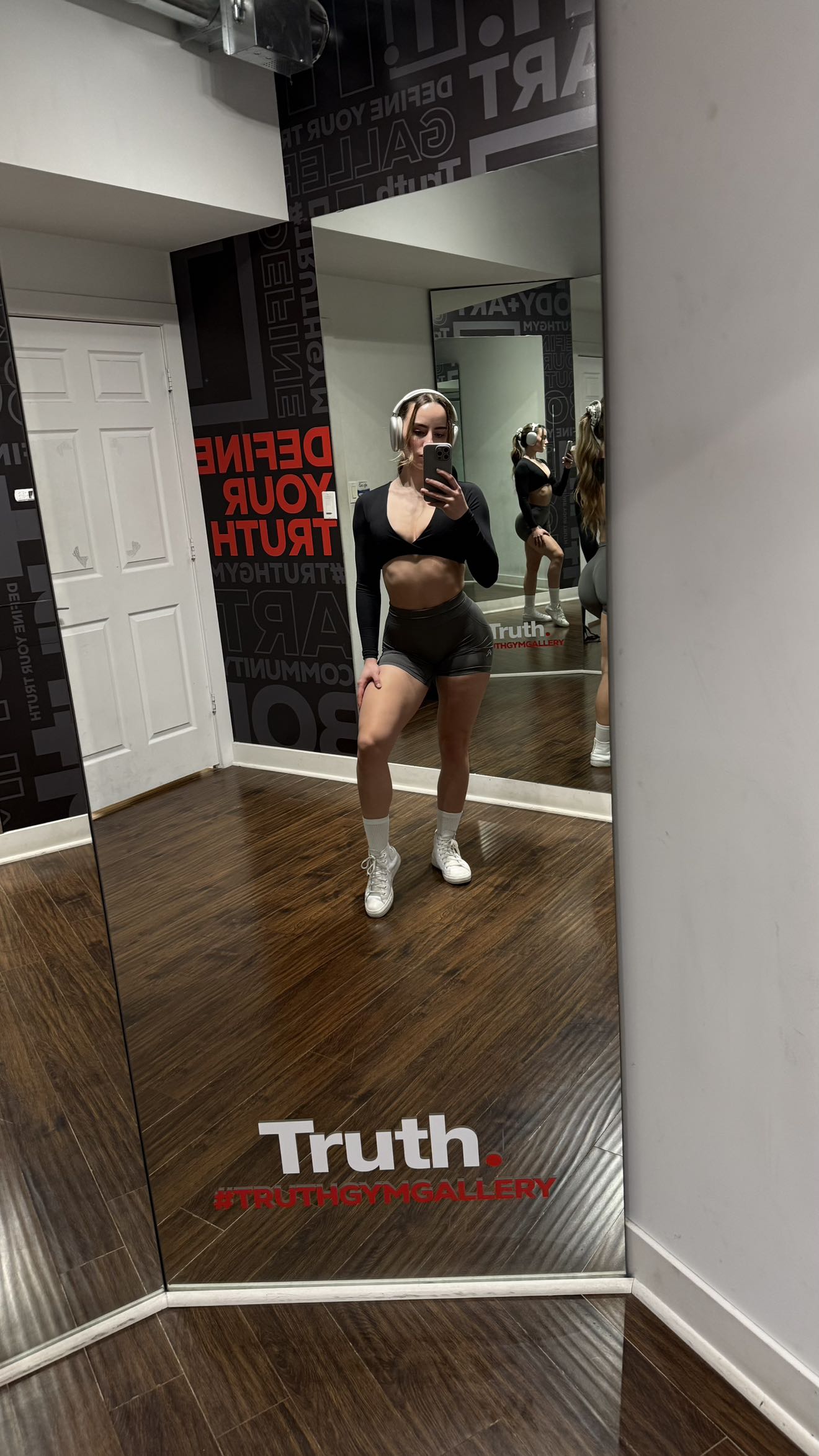 meelahrobbins snapchat image archive image