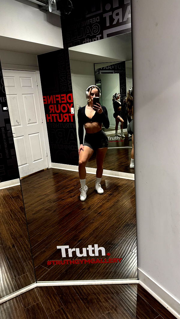 meelahrobbins image ~ Altpins