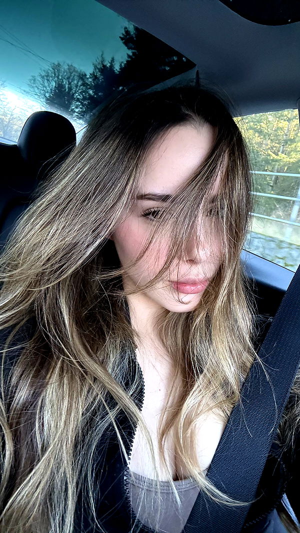 meelahrobbins image ~ Altpins