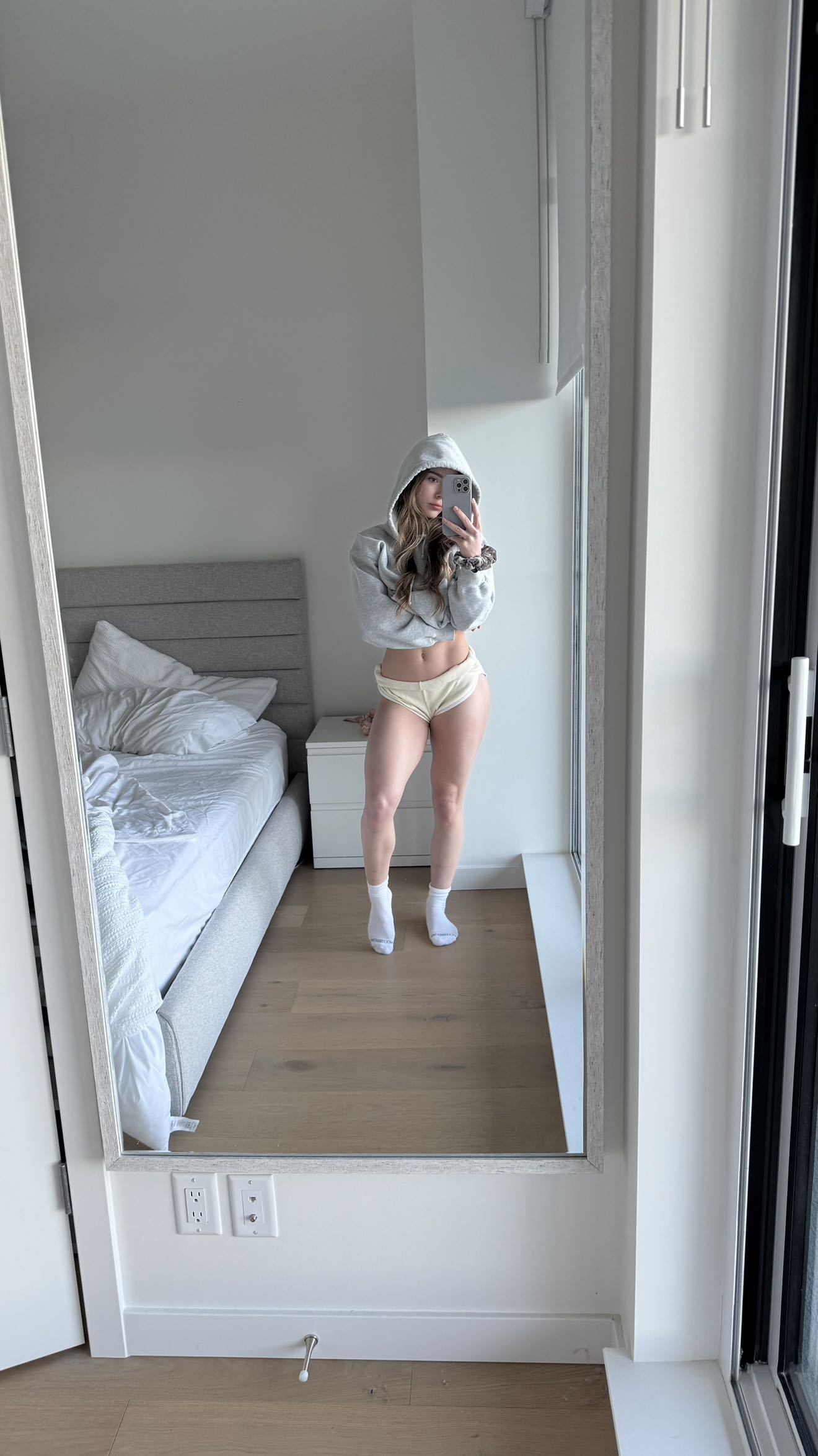 meelahrobbins snapchat image archive image