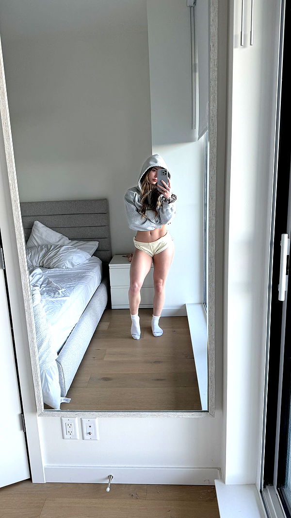 meelahrobbins image ~ Altpins