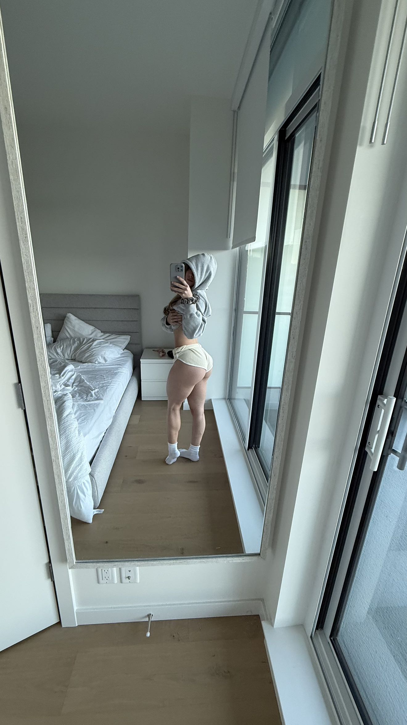 meelahrobbins snapchat image archive image