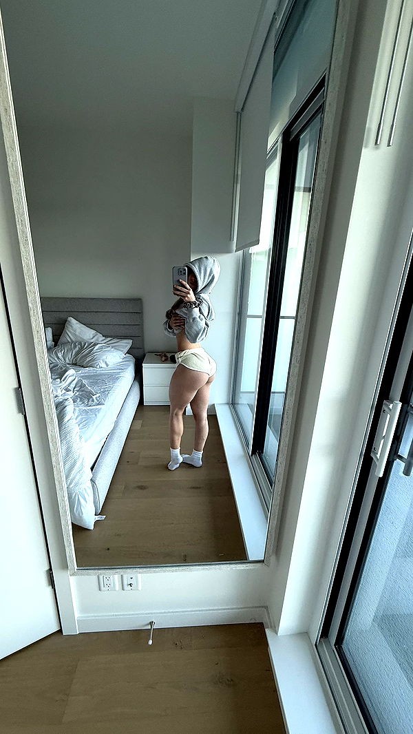 meelahrobbins image ~ Altpins