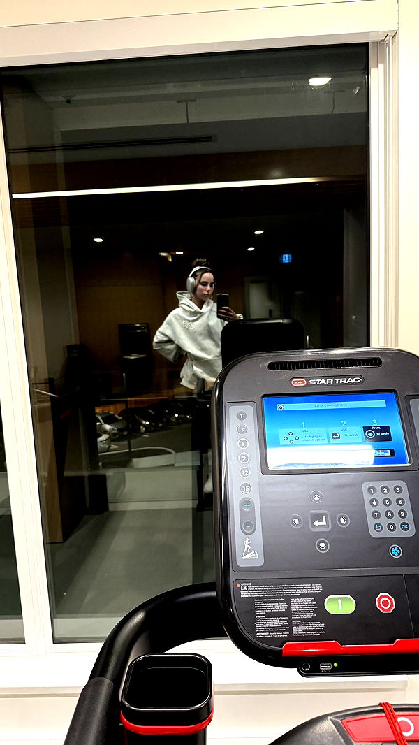 meelahrobbins image ~ Altpins