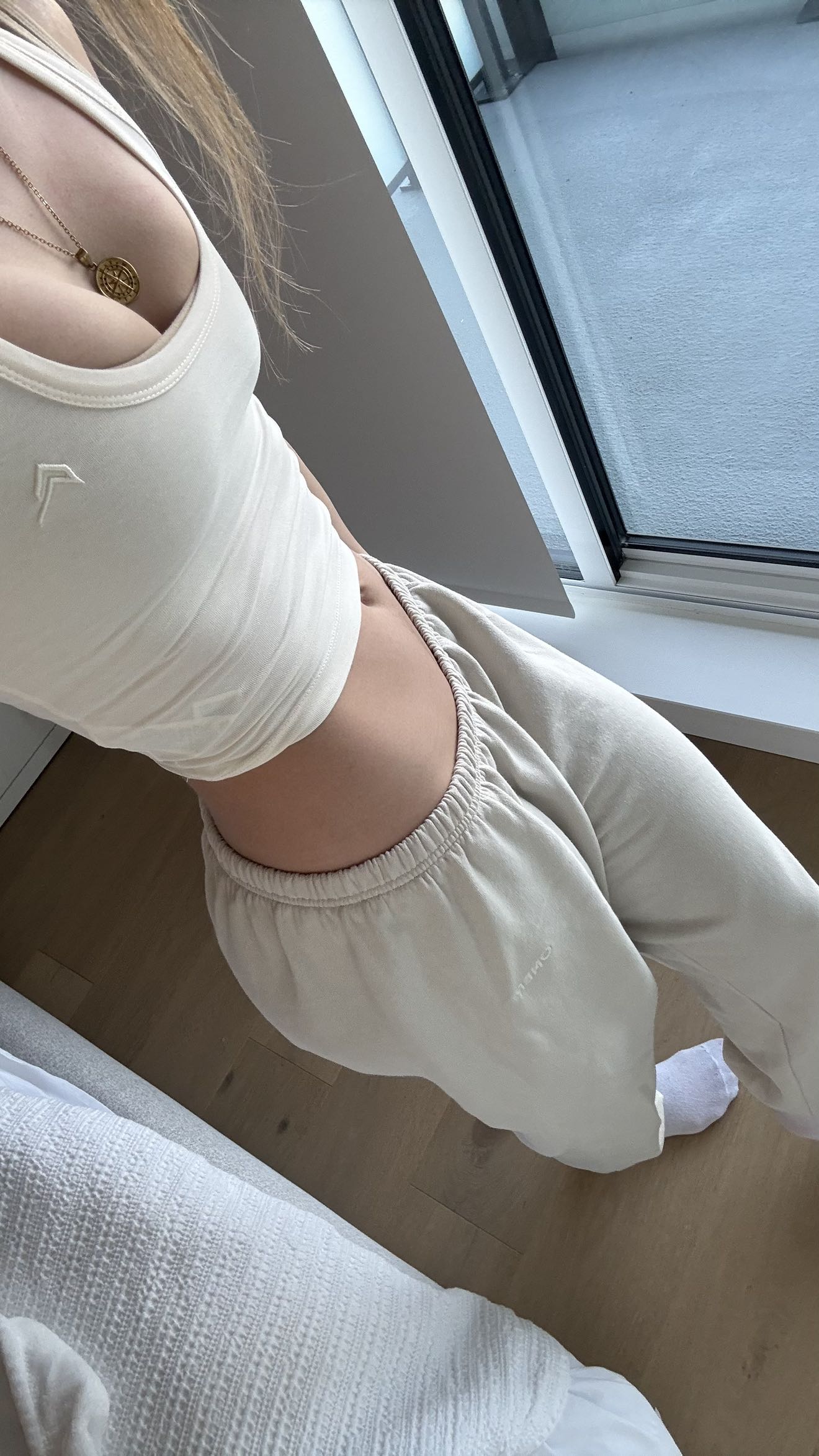 meelahrobbins snapchat image archive image