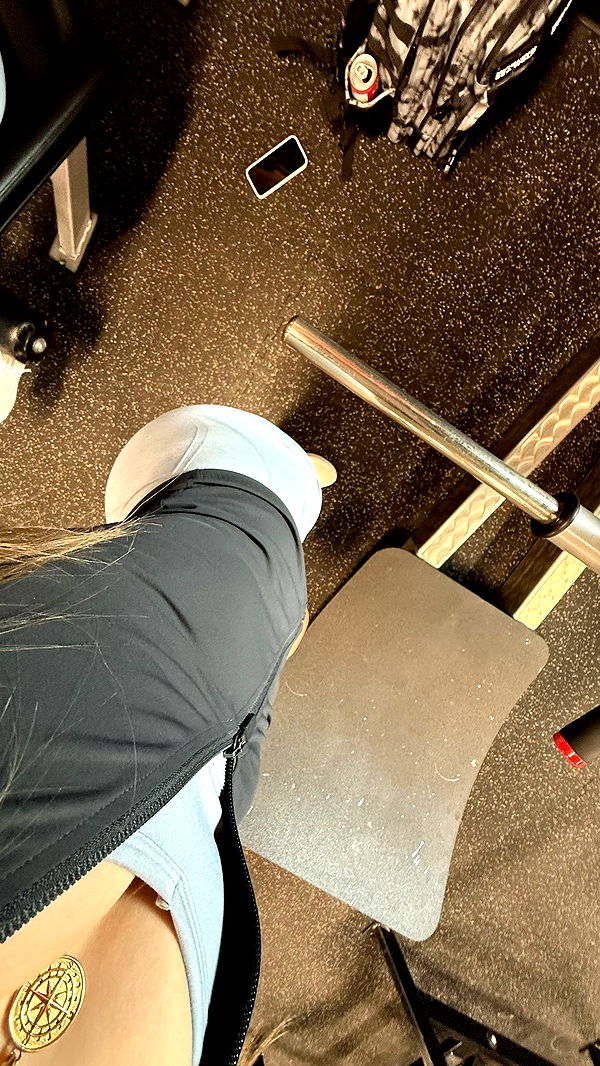 meelahrobbins image ~ Altpins