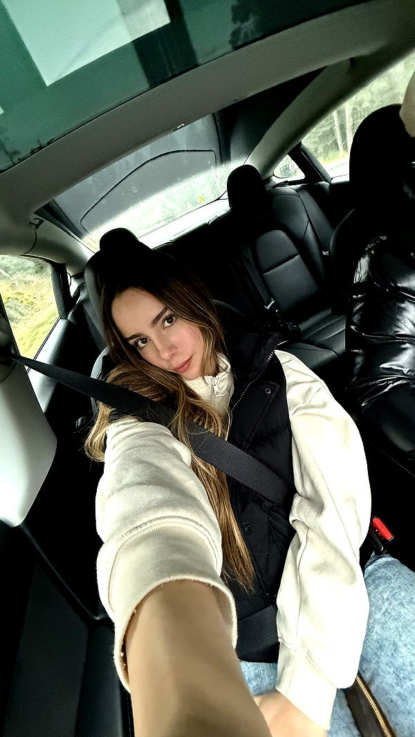 meelahrobbins image ~ Altpins