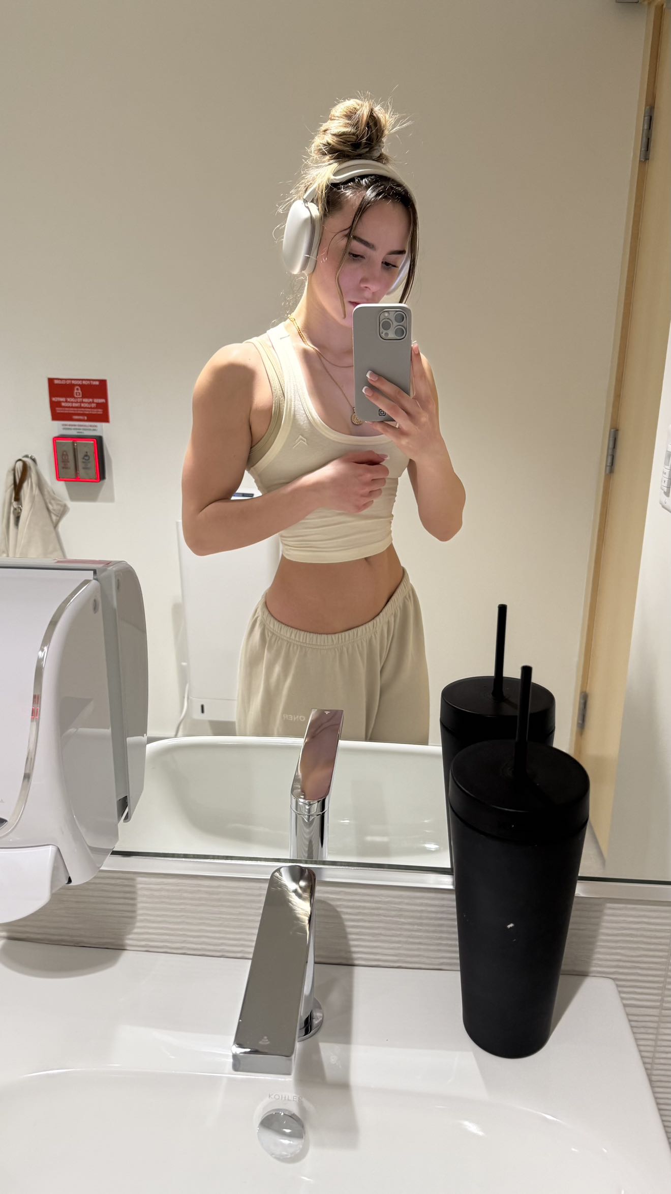 meelahrobbins snapchat image archive image