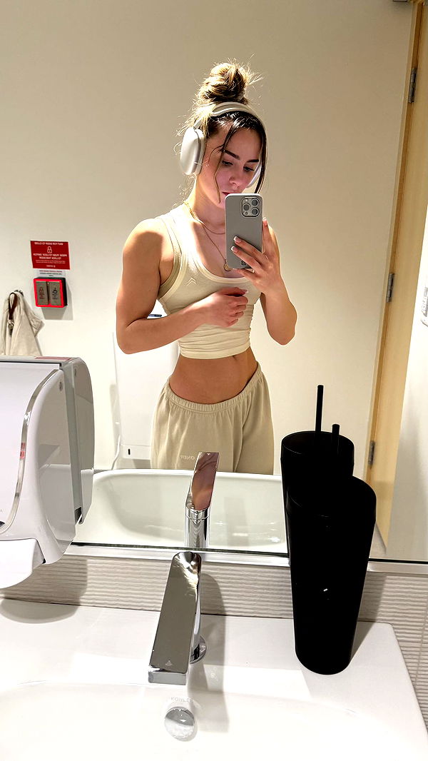 meelahrobbins image ~ Altpins