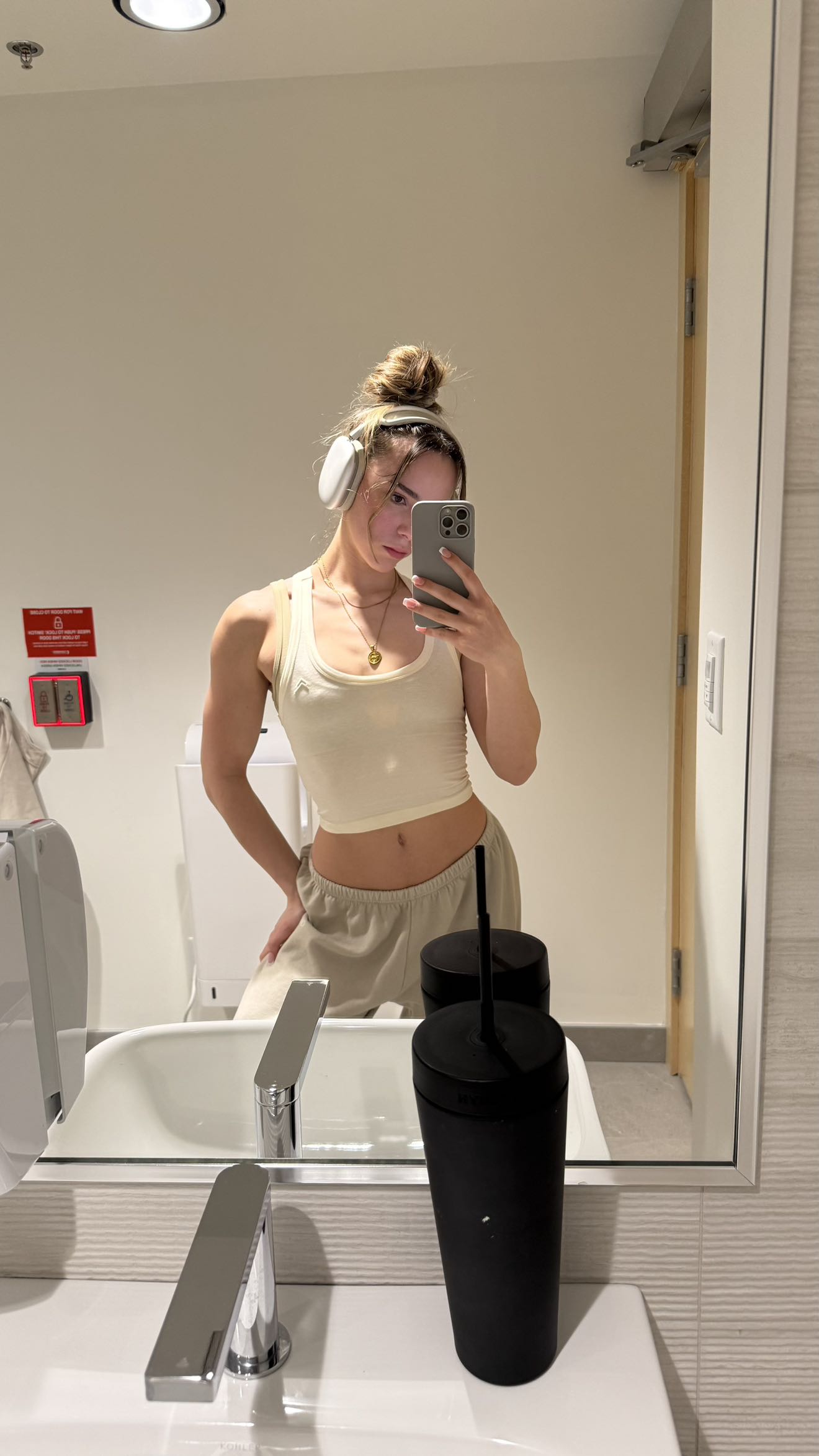 meelahrobbins snapchat image archive image