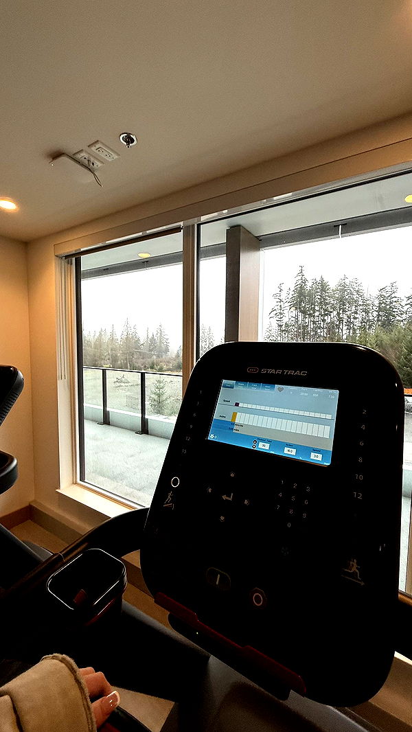 meelahrobbins image ~ Altpins