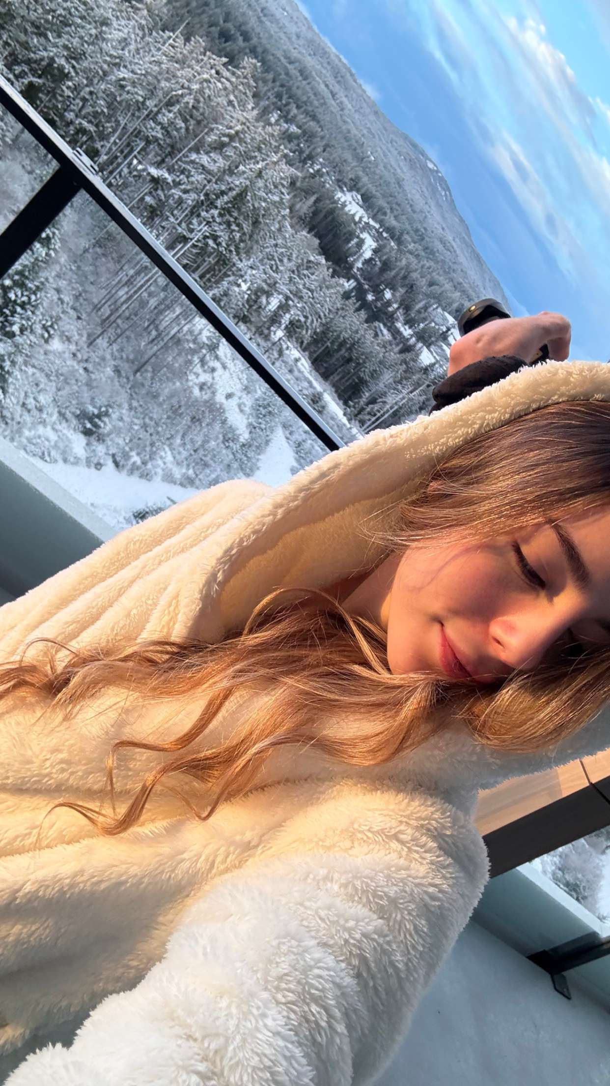 meelahrobbins snapchat image archive image