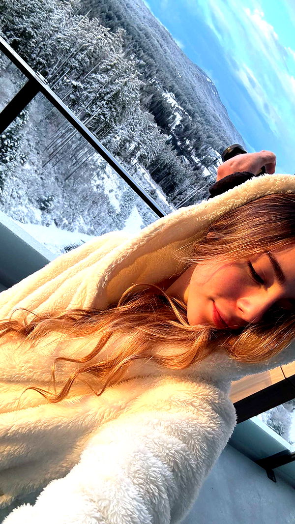 meelahrobbins image ~ Altpins