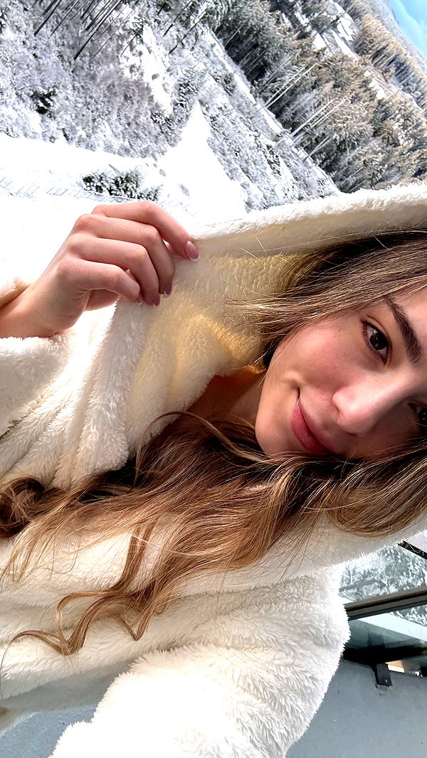 meelahrobbins image ~ Altpins