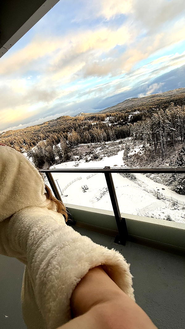 meelahrobbins image ~ Altpins