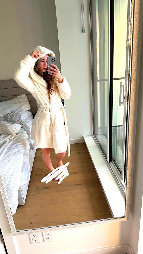 meelahrobbins image ~ Altpins