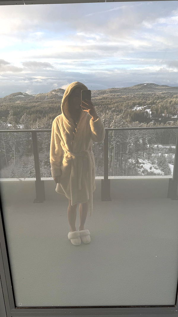 meelahrobbins image ~ Altpins