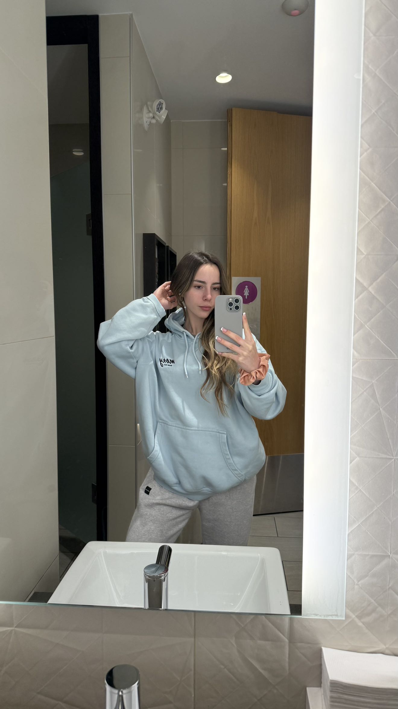 meelahrobbins snapchat image archive image