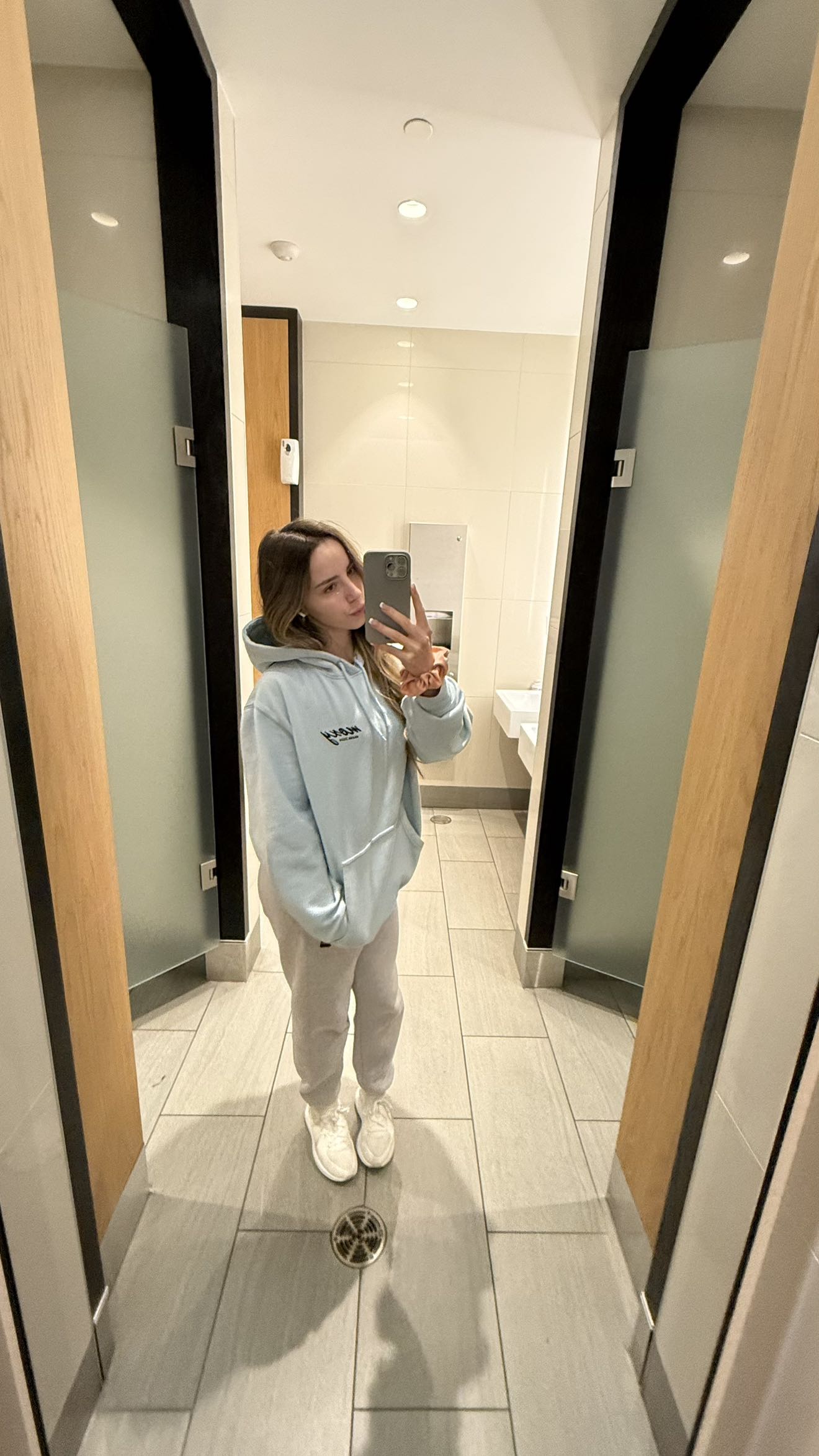 meelahrobbins snapchat image archive image