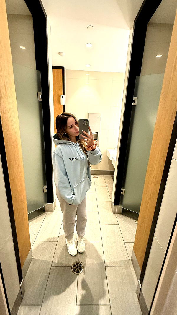 meelahrobbins image ~ Altpins