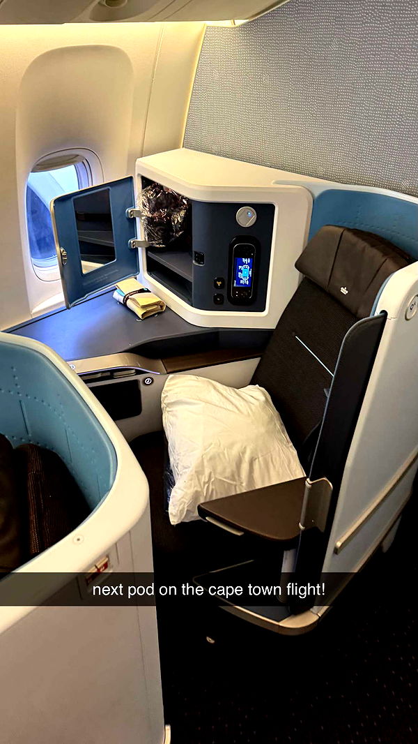 meelahrobbins image ~ Altpins