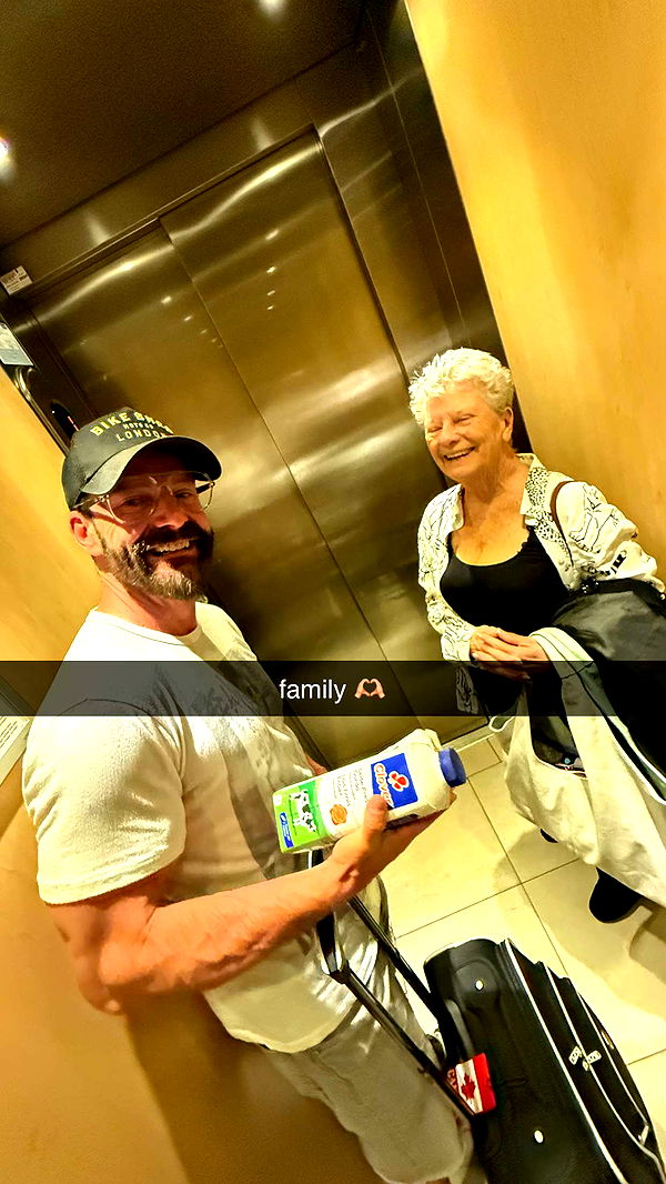 meelahrobbins image ~ Altpins