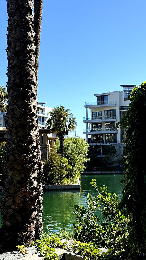 meelahrobbins image ~ Altpins