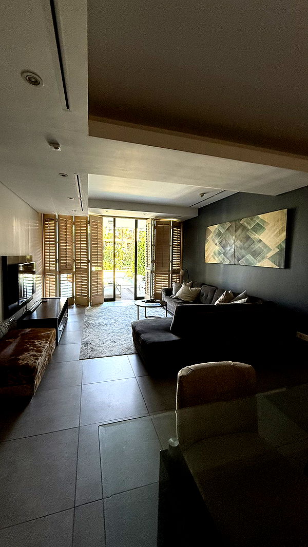 meelahrobbins image ~ Altpins