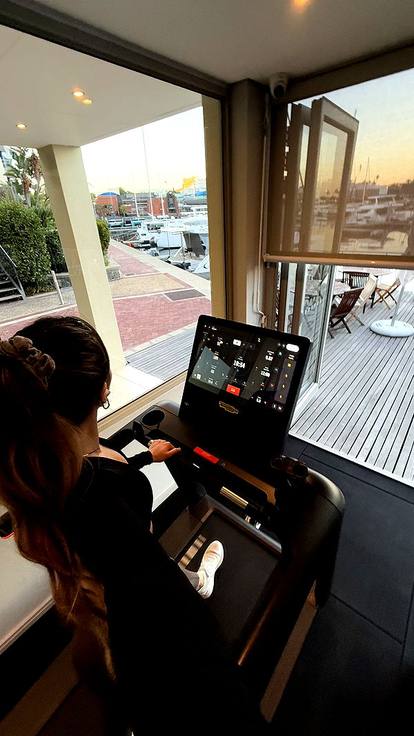 meelahrobbins image ~ Altpins