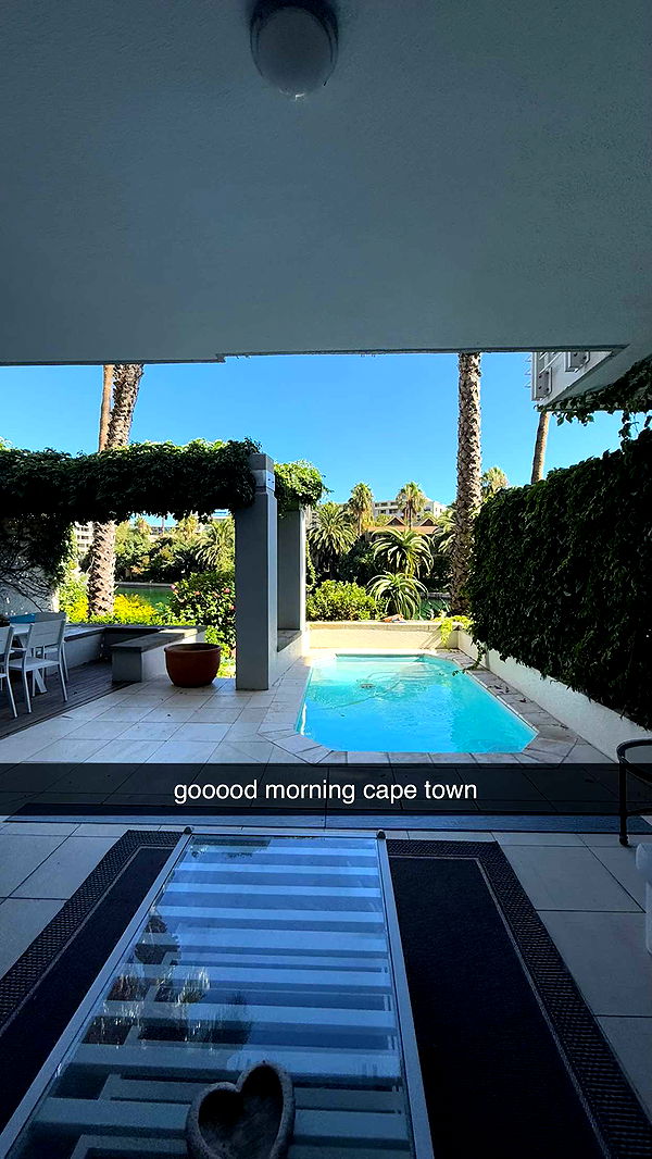 meelahrobbins image ~ Altpins