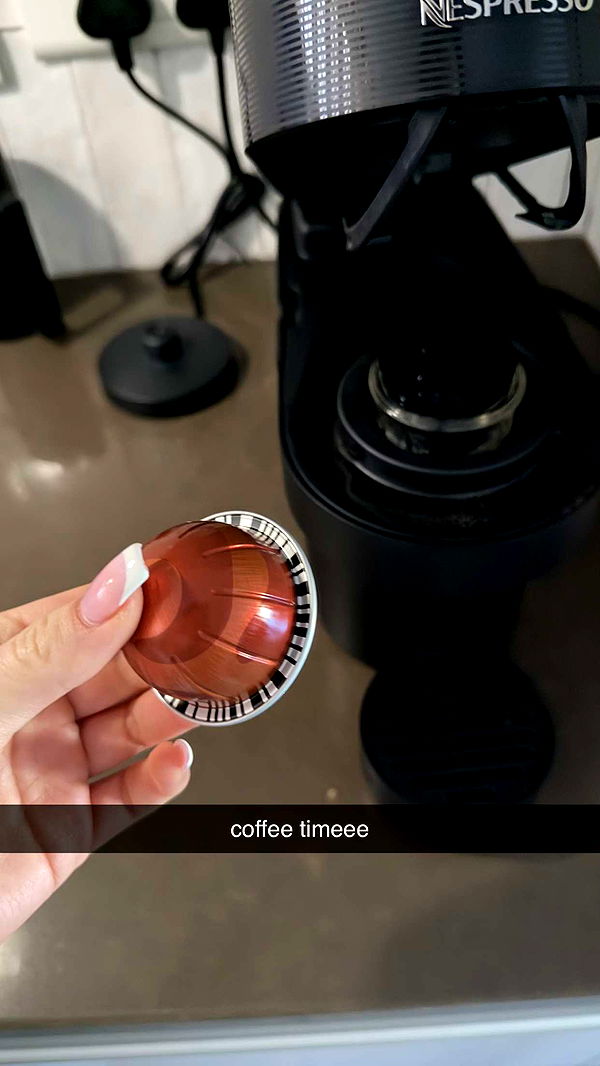 meelahrobbins image ~ Altpins