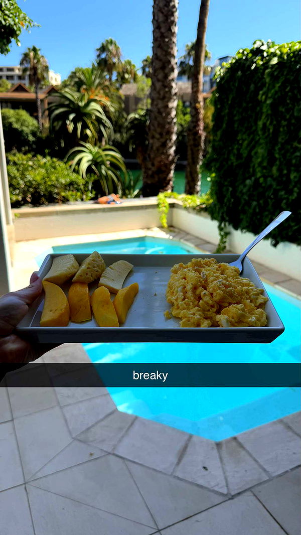 meelahrobbins image ~ Altpins