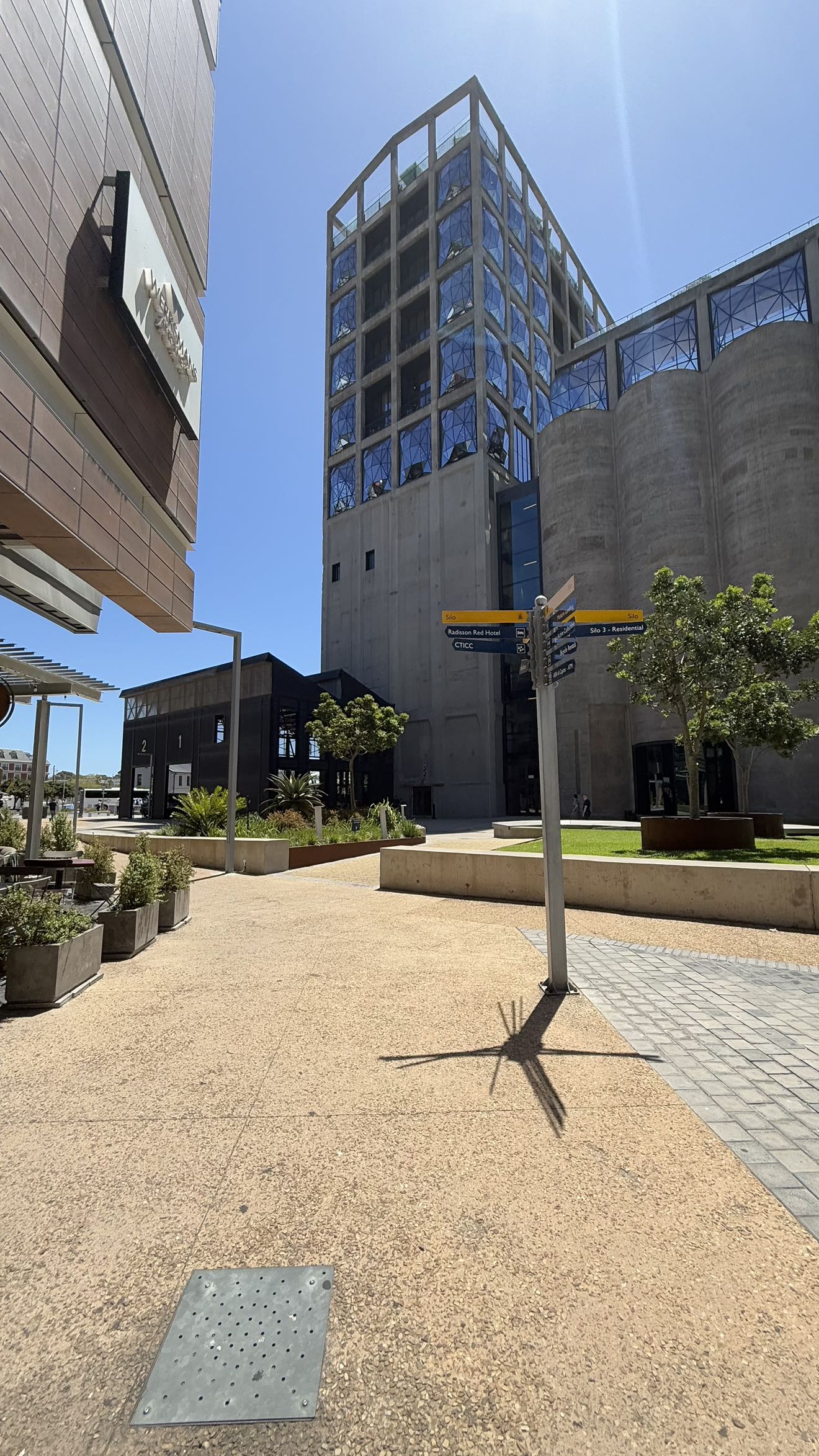 meelahrobbins snapchat image archive image